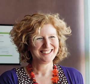 Sally Pairman est sage-femme et professeure en maïeutique.