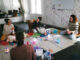 L’éducatrice de jeunes enfants Christelle Bardez anime un atelier d’apaisement et relaxation de l’enfant avec son parent.