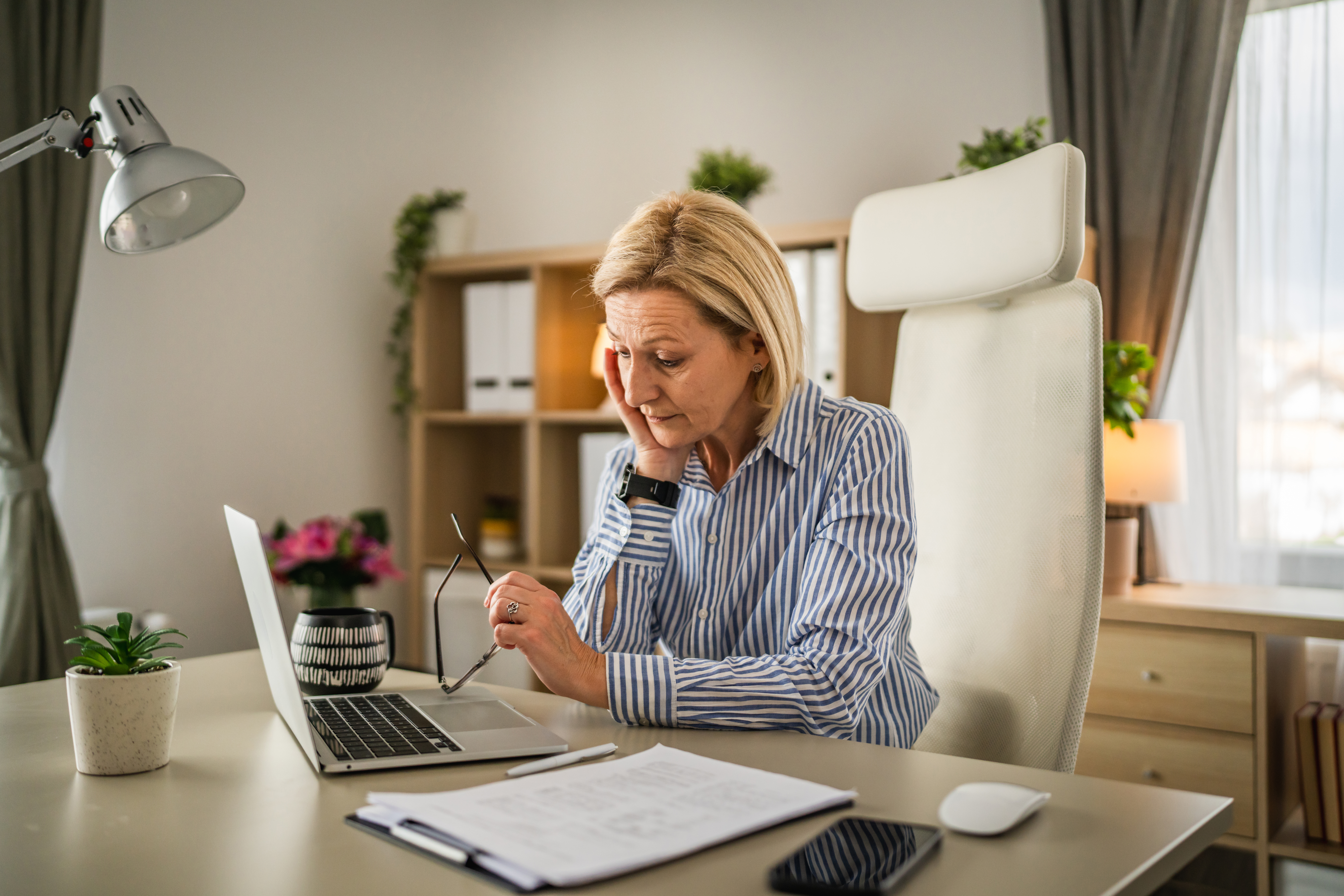 Ménopause au travail : un tabou qui pèse sur la carrière des femmes
