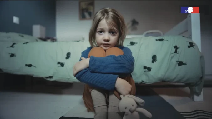 Image : capture d'écran de la Campagne de lutte contre les violences sexuelles faites aux enfants (2023). Pour signaler les violences sexuelles faites aux enfants : composez le 119.