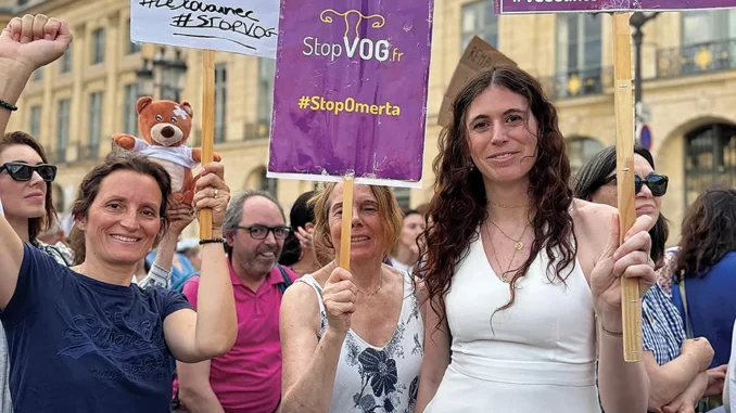 Rassemblements à l'appel de la Coalition féministe, place Vendôme © SoptVOG
