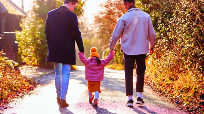 Couple homo masculin avec enfant © Getty Images